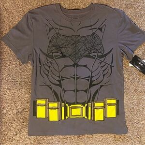 NWT Boys DC Comics Batman Muscle T Shirt With Detachable Cape Size XL No flaws